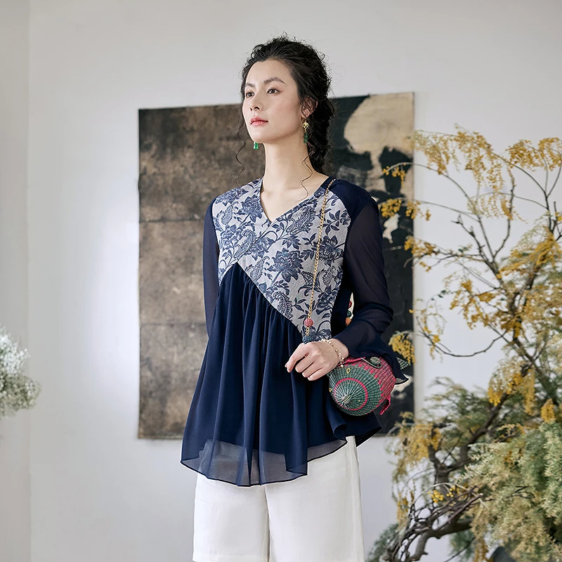 生活在左2025春季新品复古气质印花V领花边衬衣女1951235