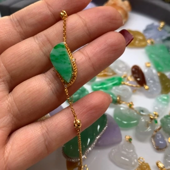 翡翠颈饰未镶嵌翡翠