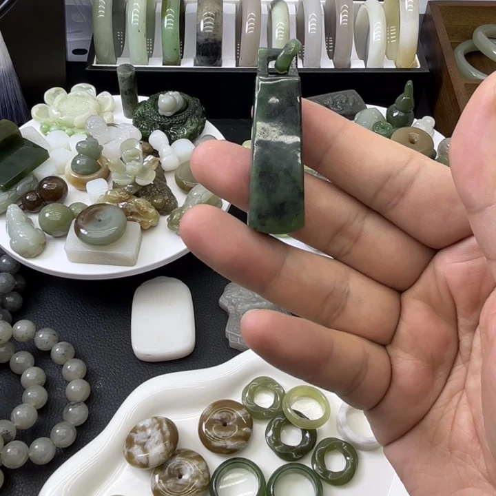 和田玉（糖玉）未镶嵌吊坠(不含链)