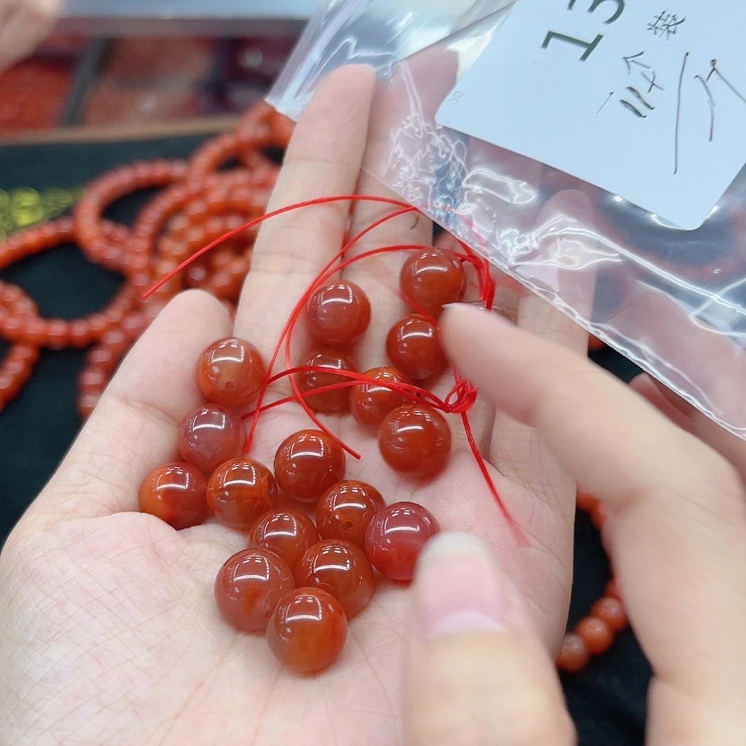 南红玛瑙未镶嵌珠宝半成品137 。