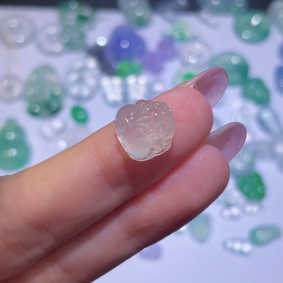 翡翠未镶嵌颈饰裸石