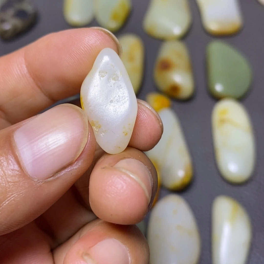 和田玉（糖玉）未镶嵌挂件