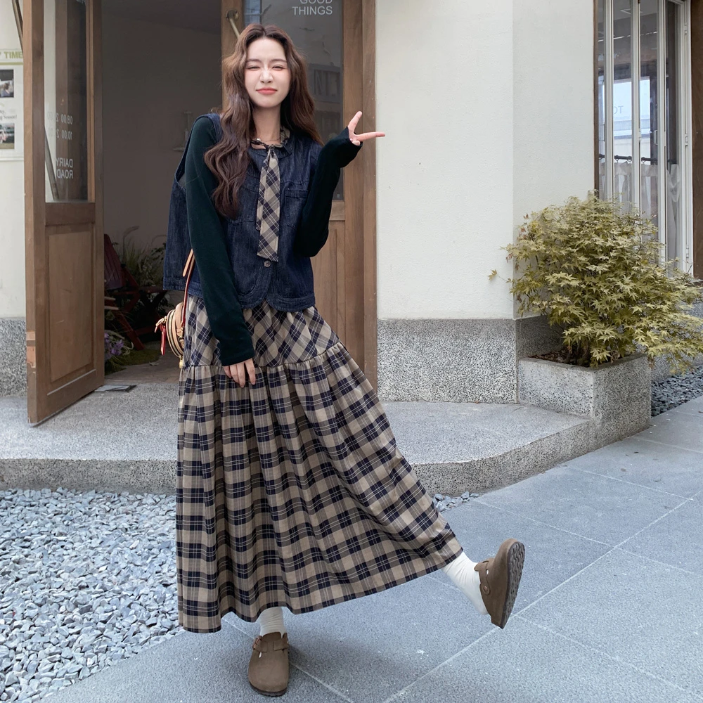 巨好看早秋一整套复古文艺格纹半身裙牛仔马甲黑色打底衫三件套