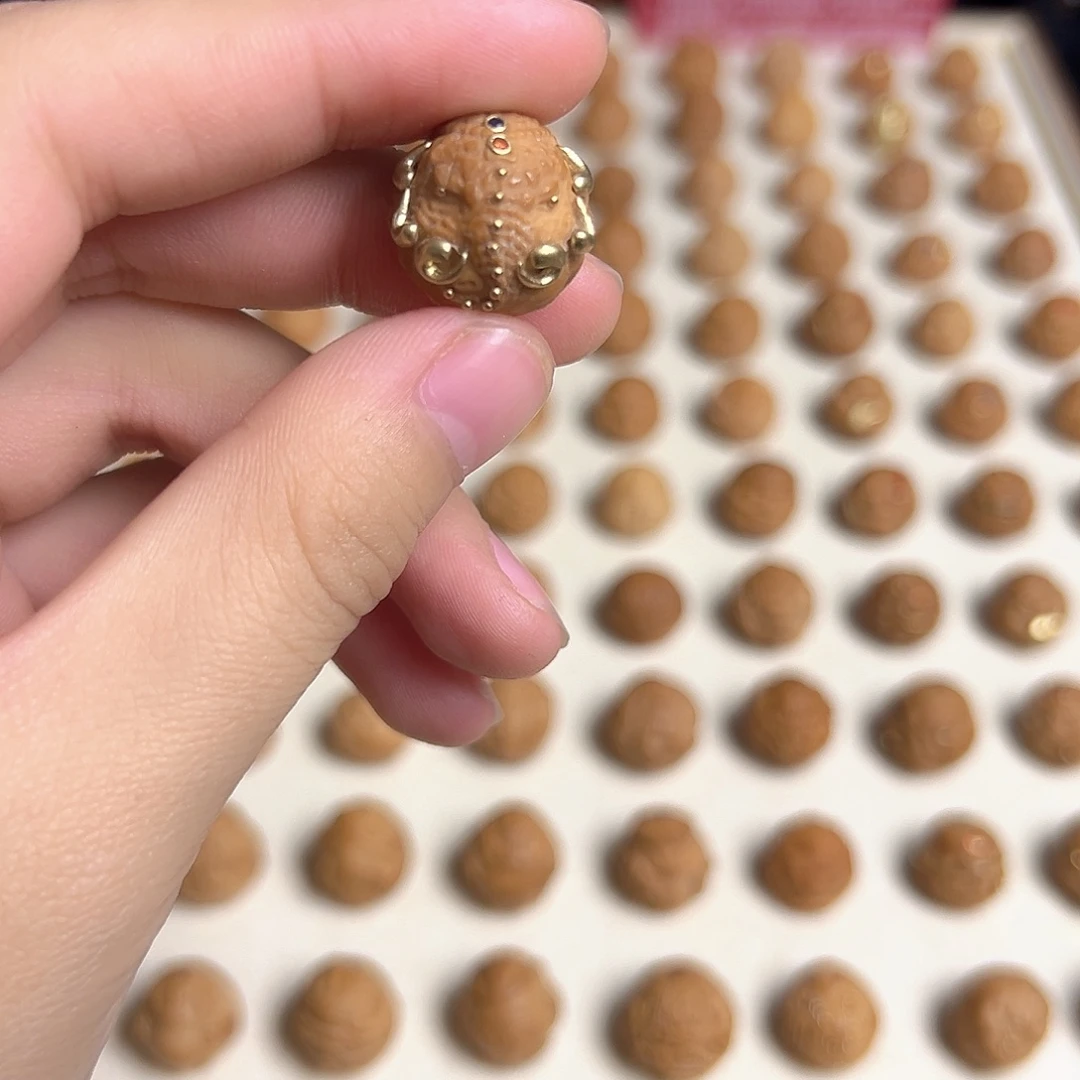 猴头核桃吊坠镶嵌单颗六字真言六牙象神