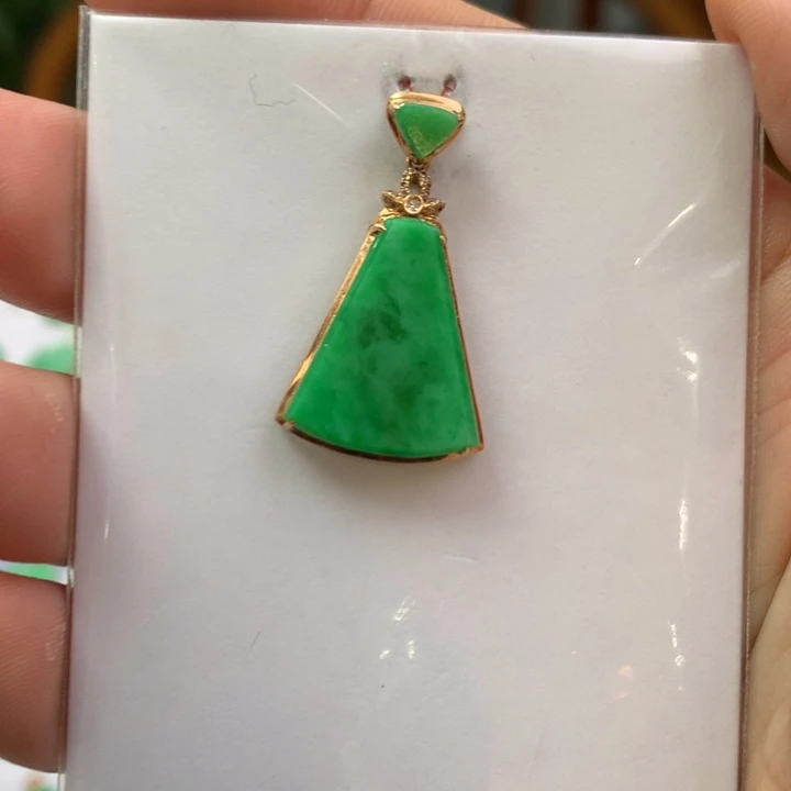 翡翠颈饰18K金镶嵌翡翠翡翠吊坠