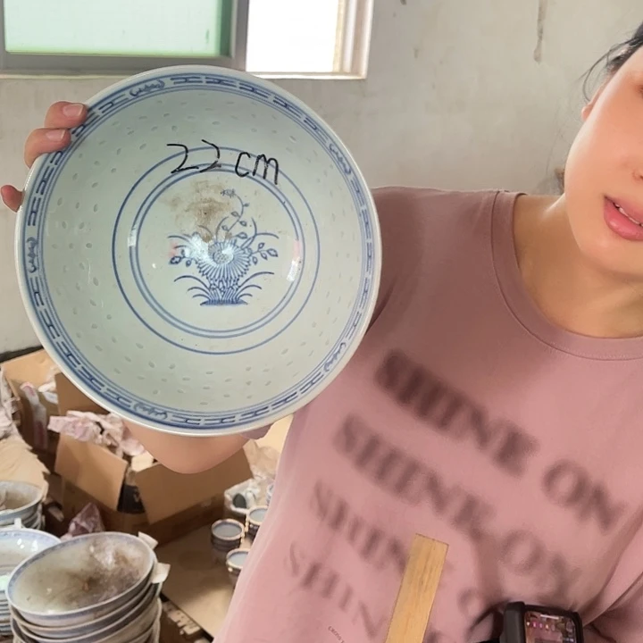 摆件怀旧瓷器，默认微瑕，介意勿拍