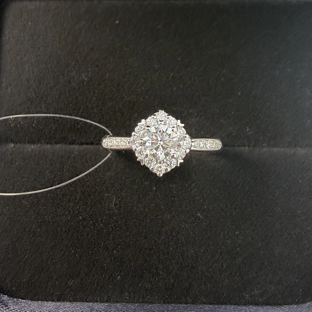 18k金30fg vs 15#灿若星辰天然钻石戒指