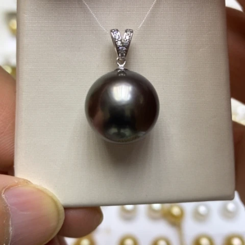 18K金镶嵌海水珍珠颈饰