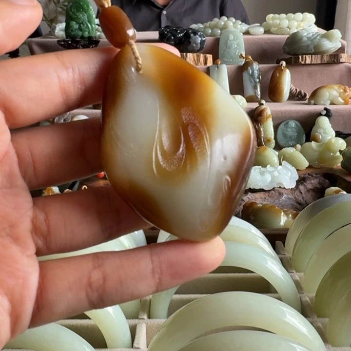 和田玉（糖玉）未镶嵌颈饰