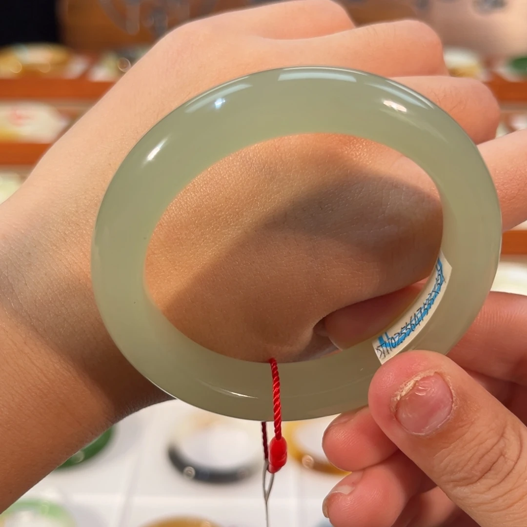 和田玉未镶嵌手镯冰绿晴