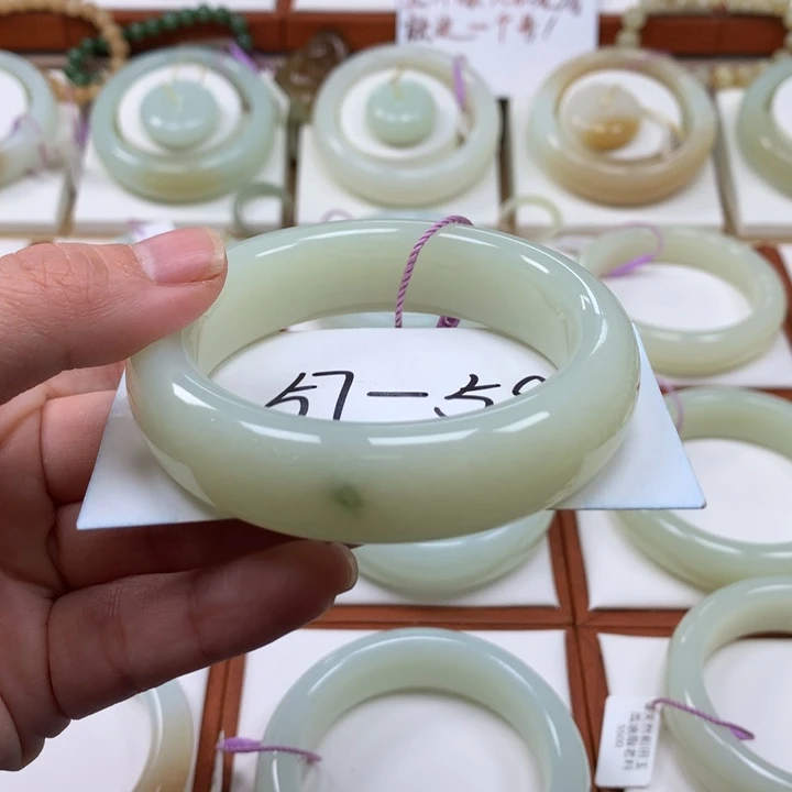 未镶嵌手镯和田玉