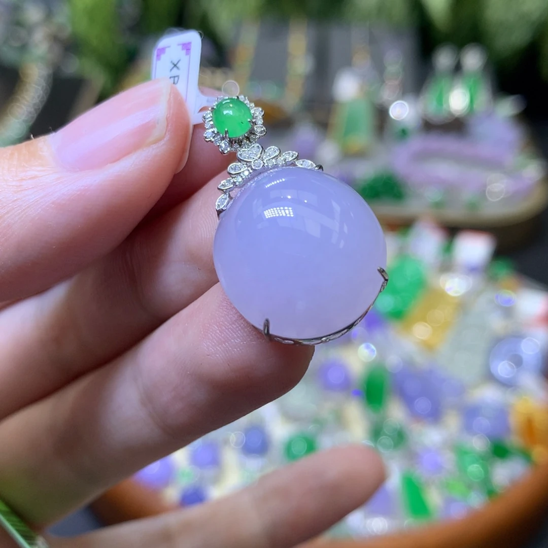 颈饰18K金镶嵌翡翠