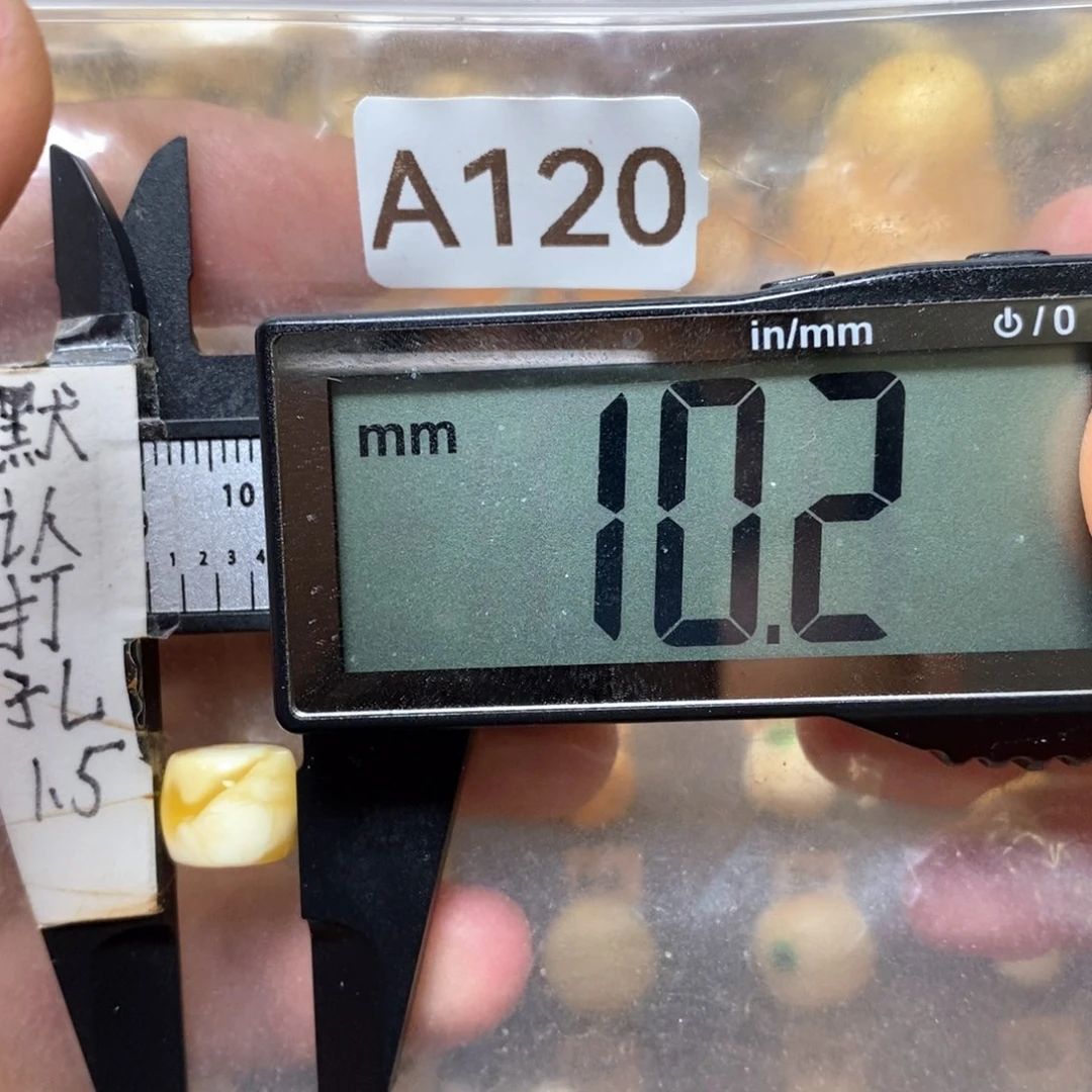 蜜蜡未镶嵌裸石金瓷白妖花