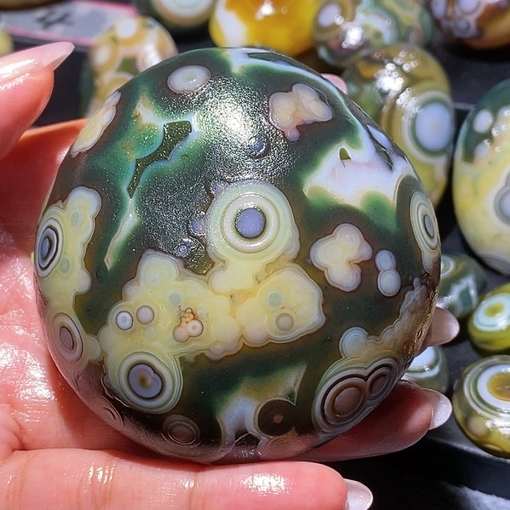 帅***蝠玛瑙/玉髓未镶嵌珠宝奇石