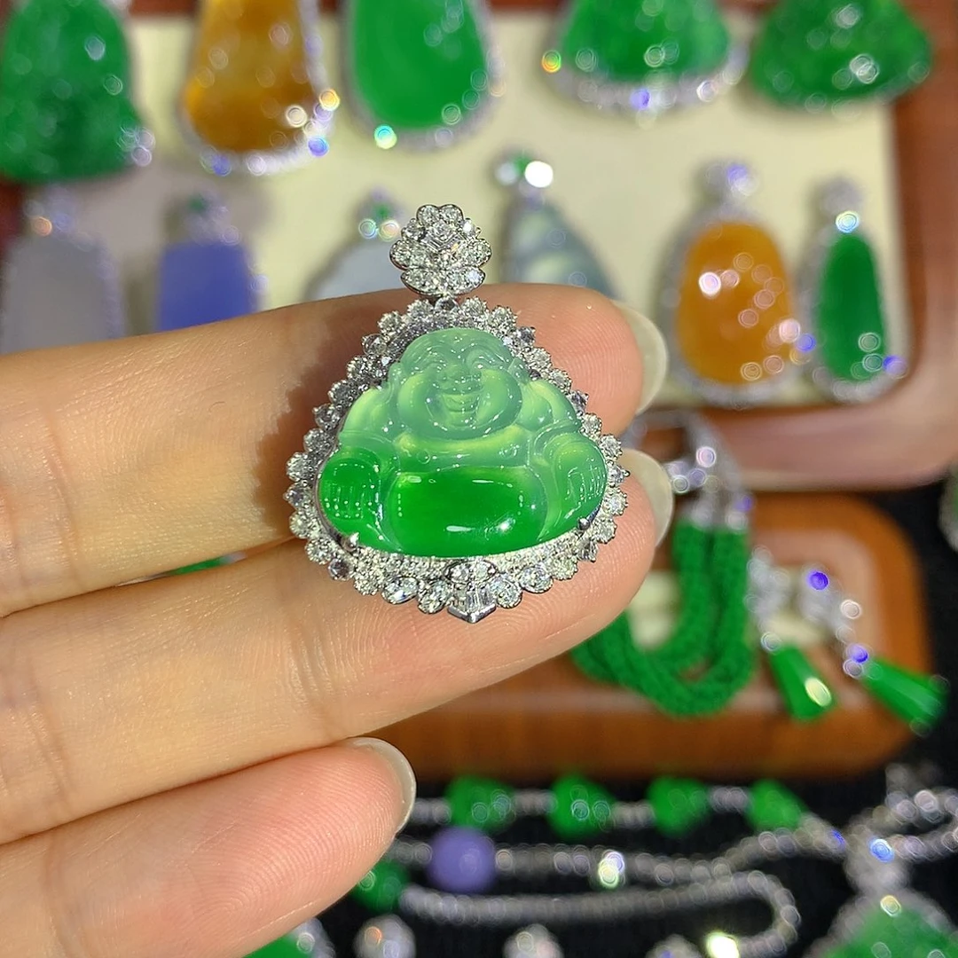 翡翠18K金镶嵌颈饰佛公