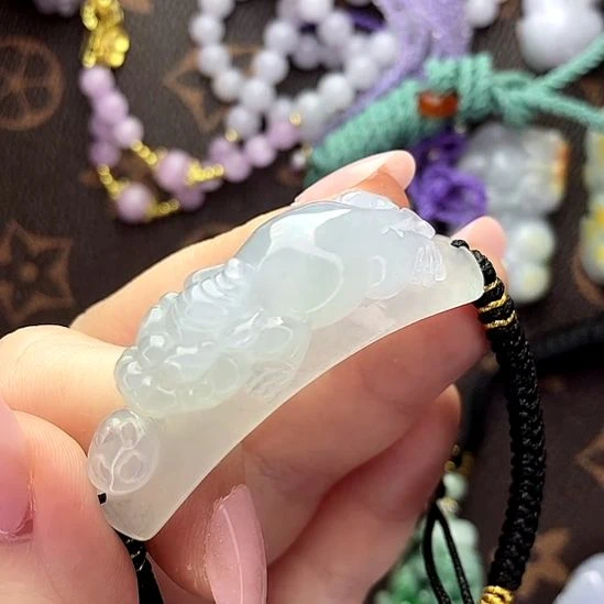 翡翠未镶嵌挂件貔貅