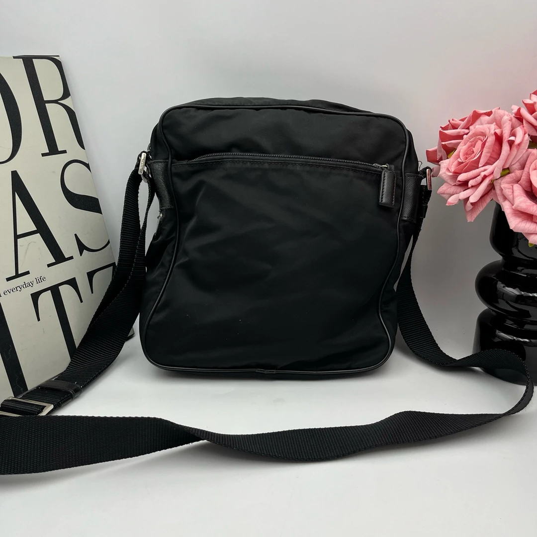 95新 Prada/普拉达 普拉达/Prada xy 7225黑色尼龙斜挎 24*25