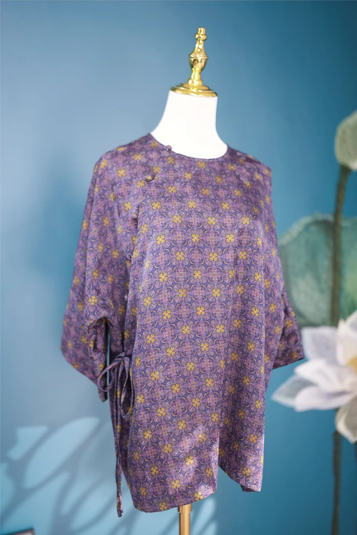 M018.紫花毛衫女士