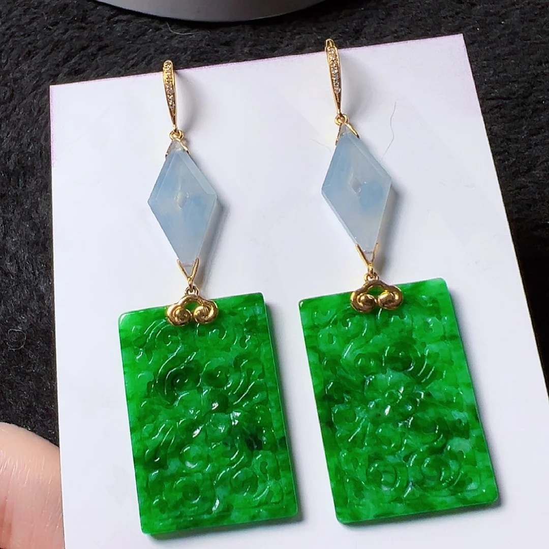 翡翠耳饰18K金镶嵌签收后24小时鉴赏期，过时不退