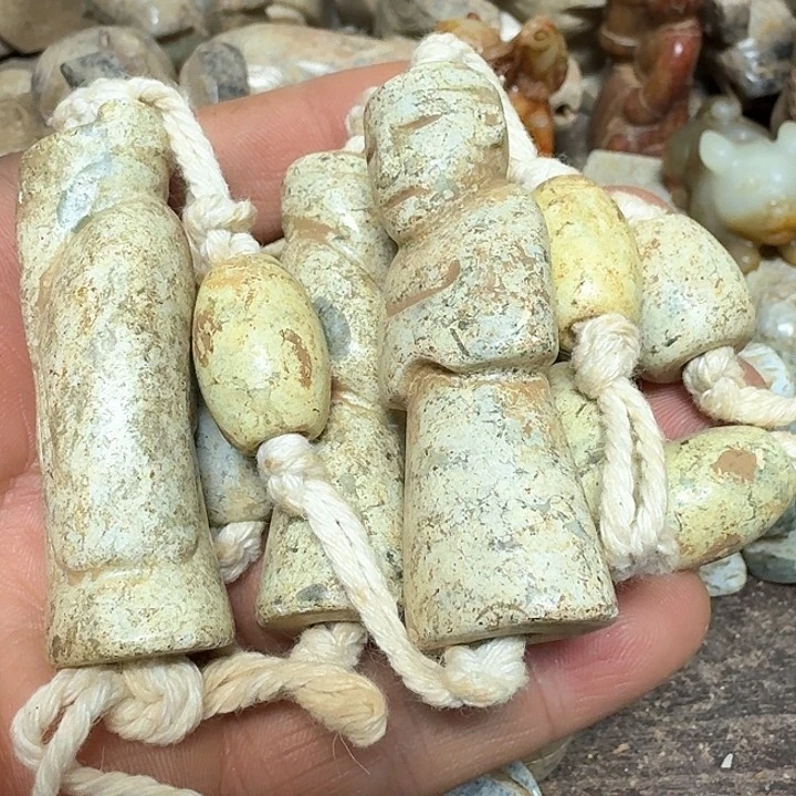 蛇纹石玉颈饰未镶嵌