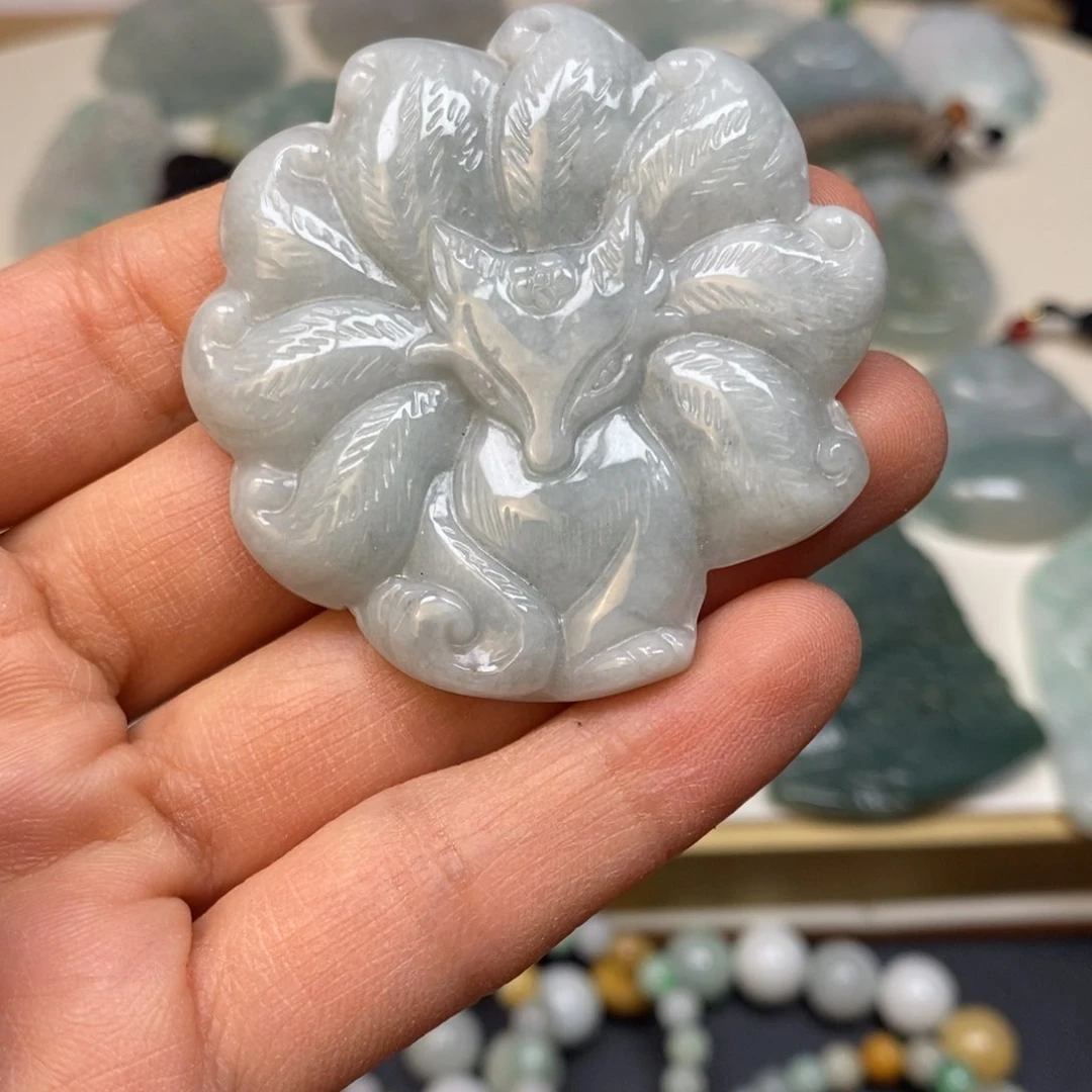 翡翠颈饰未镶嵌九尾