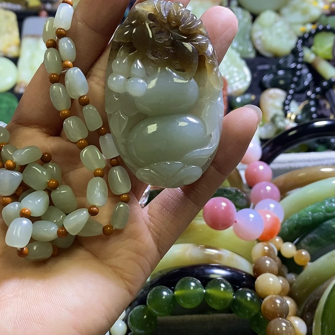 和田玉未镶嵌颈饰