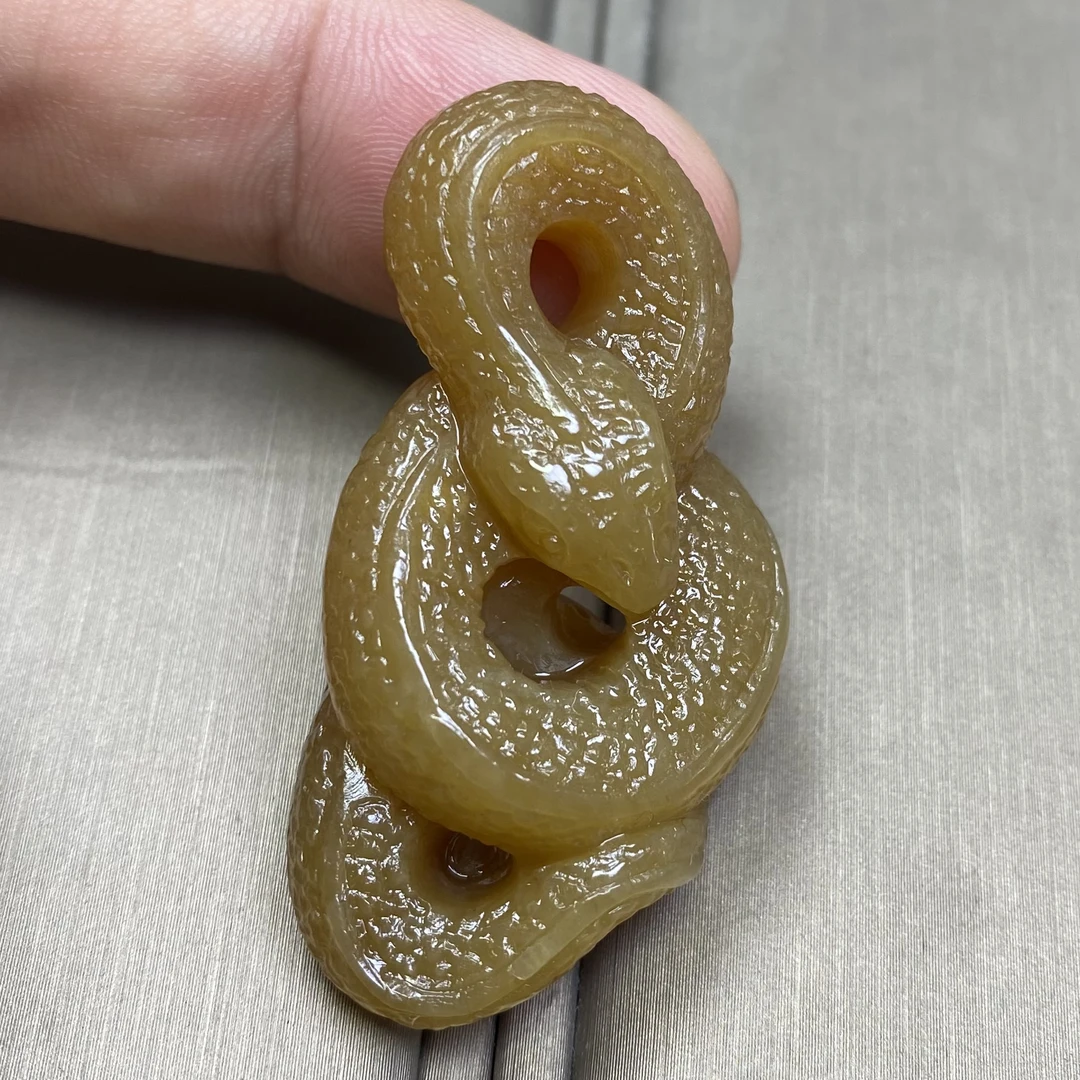 天然和田玉新疆且末黄金糖蛇挂件细腻油润一物一证