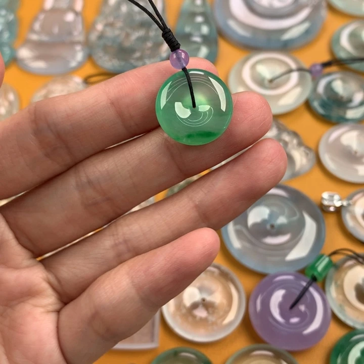 颈饰未镶嵌翡翠…