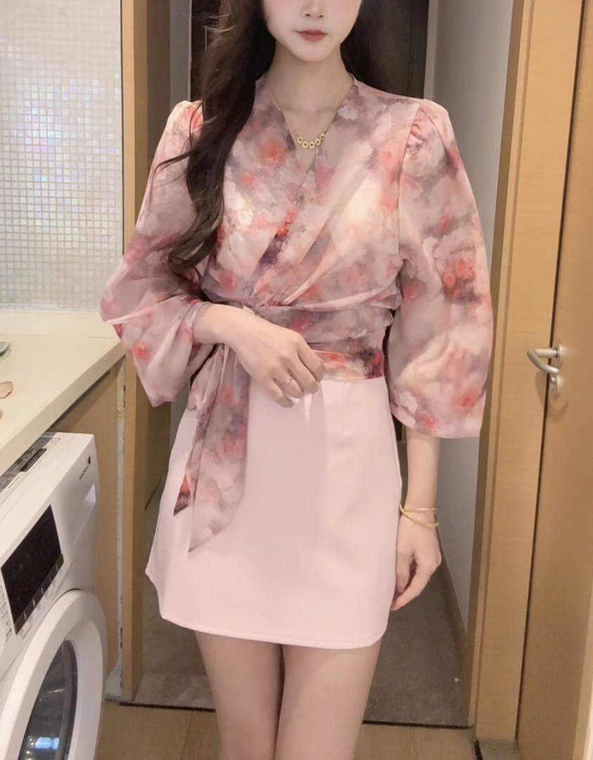 法式轻熟风V领交叉绑带高级感印花显瘦百搭减龄甜美可爱碎花上衣