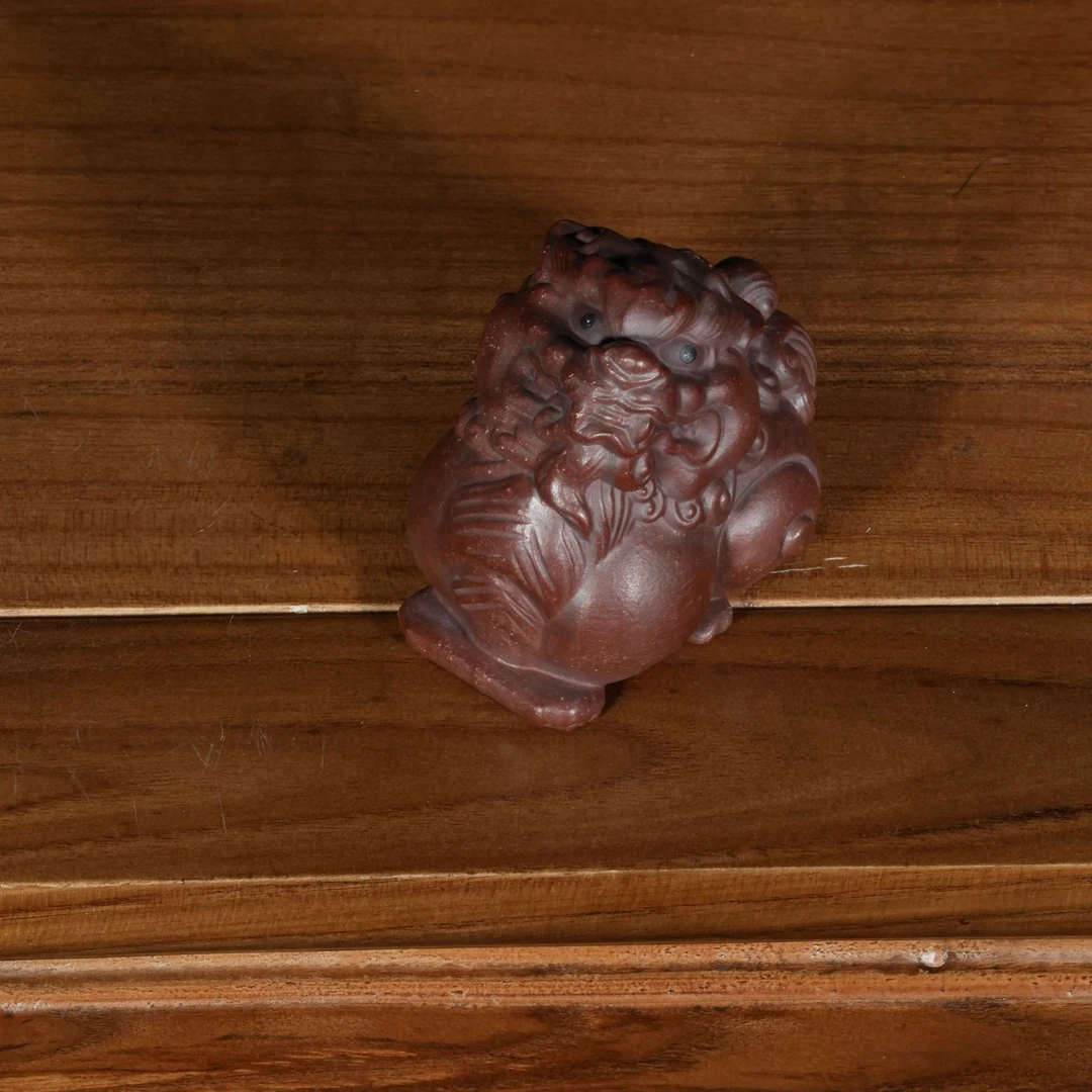 宜兴原矿高温石红雕塑瑞狮紫砂手工茶宠茶玩茶道摆件