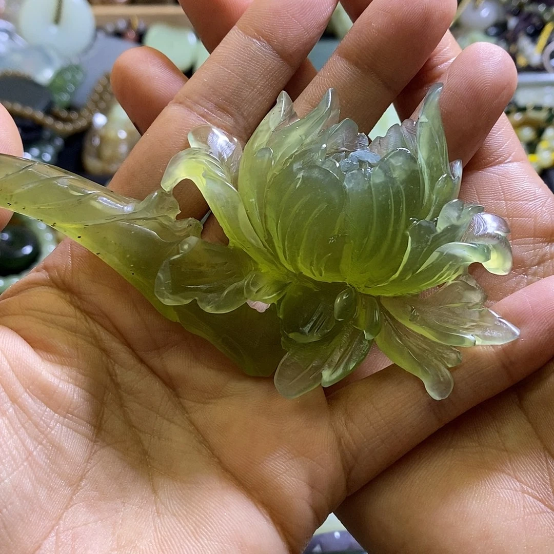 未镶嵌岫玉发簪一个