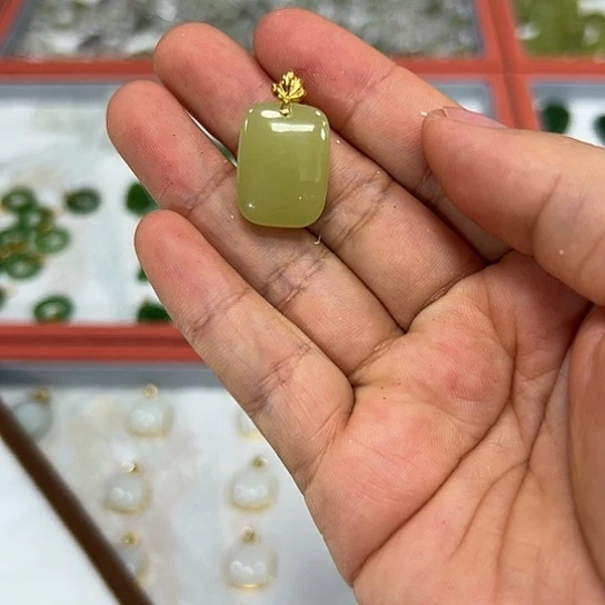 颈饰未镶嵌和田玉