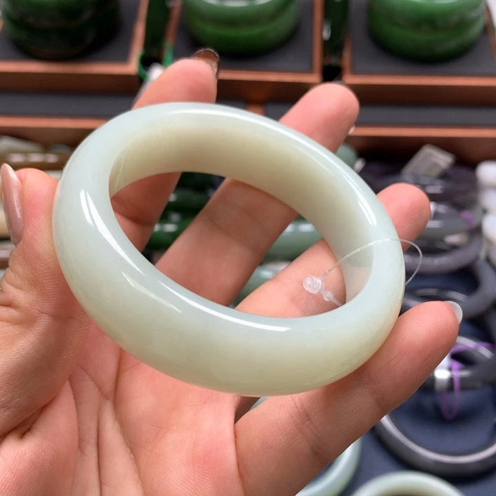 【闪购商品】未镶嵌手镯和田玉