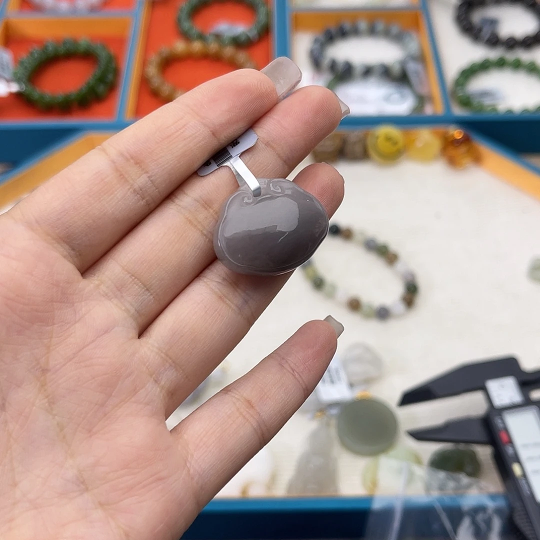 和田玉未镶嵌颈饰w59烟紫福锁