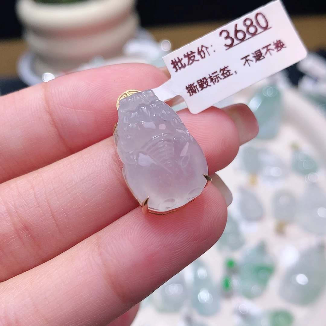 颈饰18K金镶嵌翡翠貔貅
