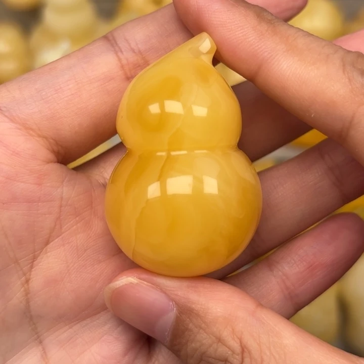 琥珀未镶嵌颈饰蜜蜡