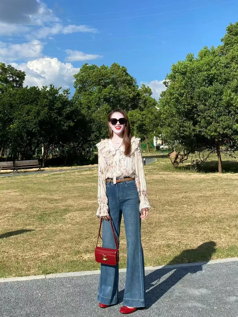 法式甜美v领碎花衬衫女荷叶边系带灯笼袖衬衣雪纺上衣百搭牛仔裤