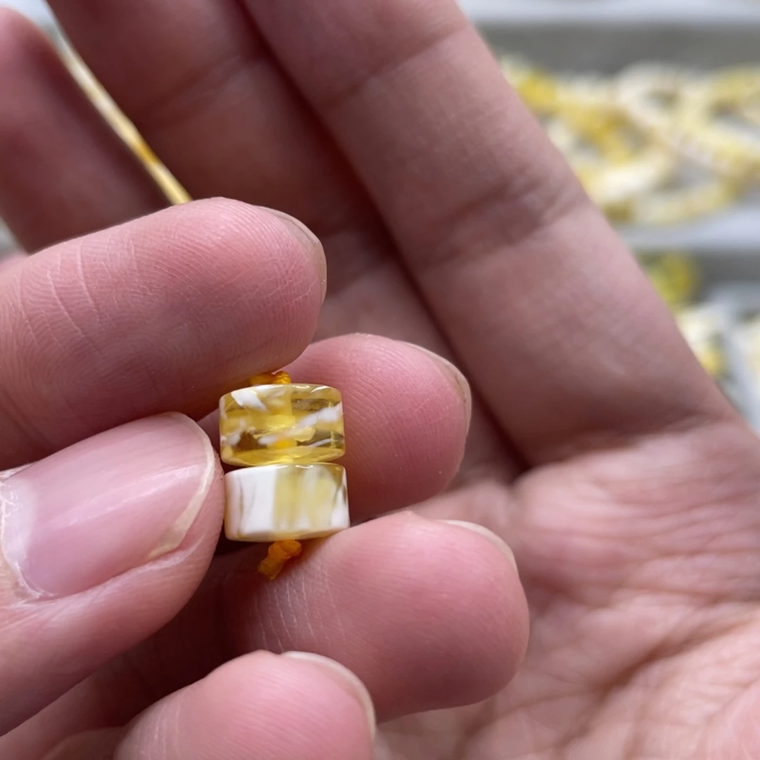 琥珀未镶嵌裸石8+药片一对