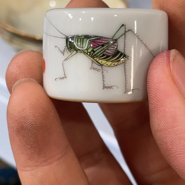 陶土鹰*青花瓷器一件