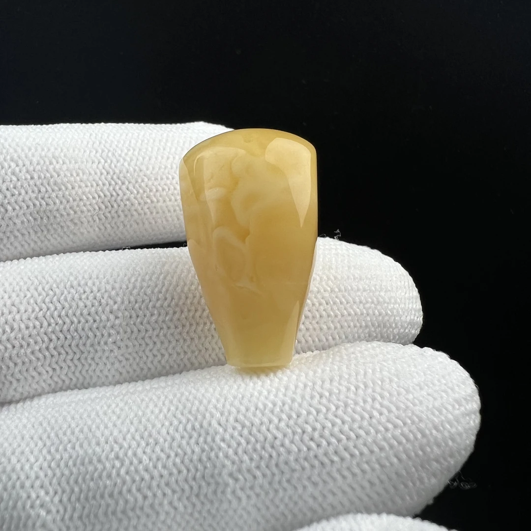 Z1438天然原矿蜜蜡 鸡油黄三通 16*27mm 4g 支持复检 假一罚四G01
