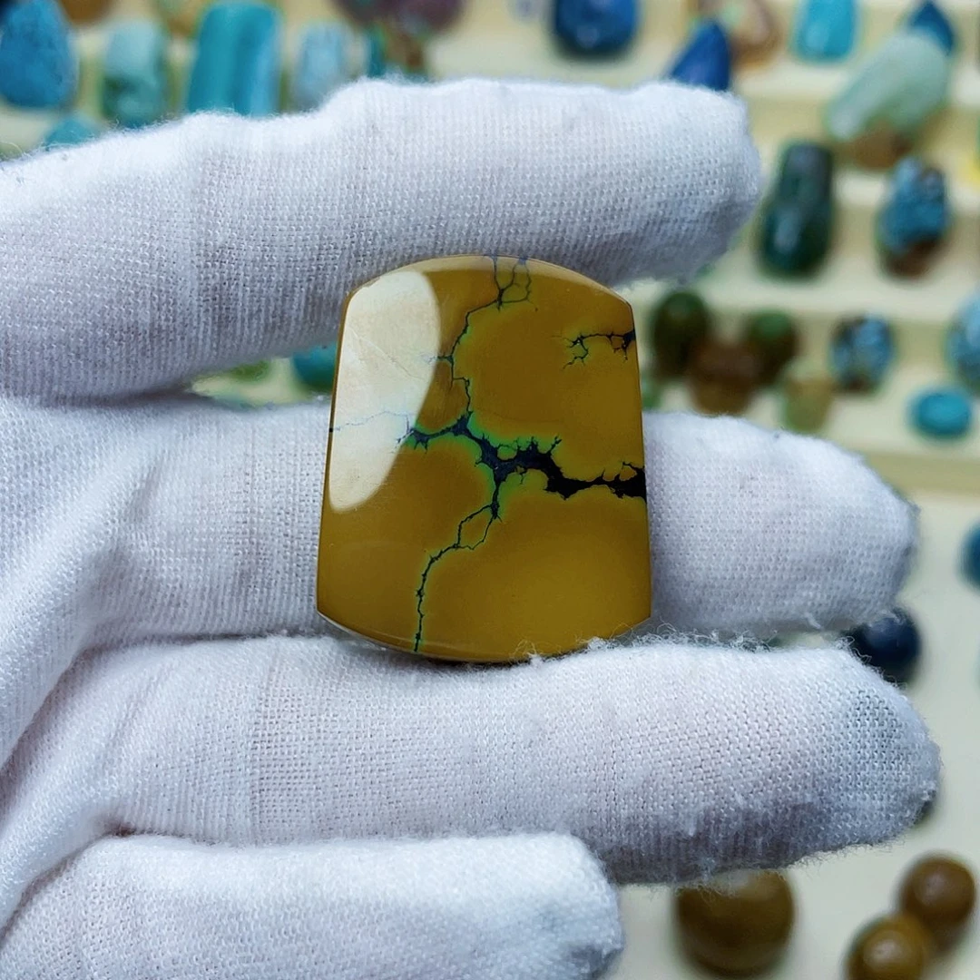 绿松石颈饰未镶嵌