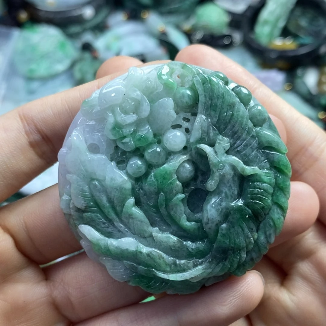 翡翠未镶嵌颈饰美**山吊坠