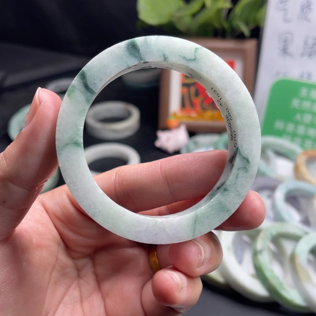 定制翡翠未镶嵌翡翠手镯