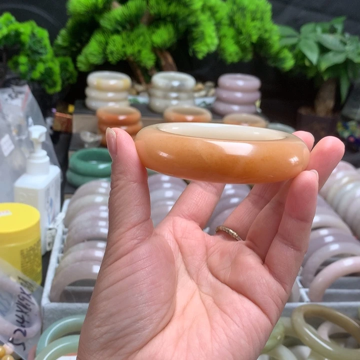 石英质玉（佘太翠）未镶嵌手镯55.8