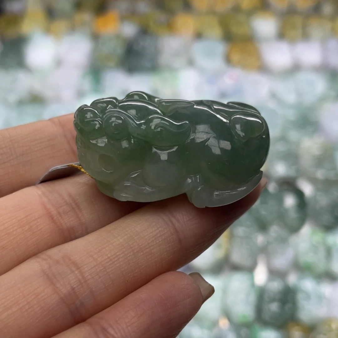 翡翠未镶嵌颈饰貔貅