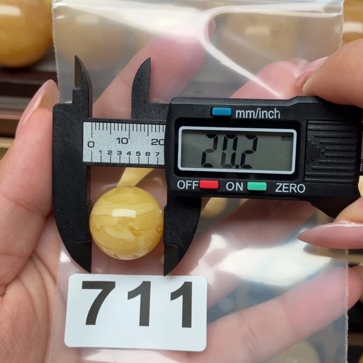 我****未镶嵌琥珀裸石蜜蜡