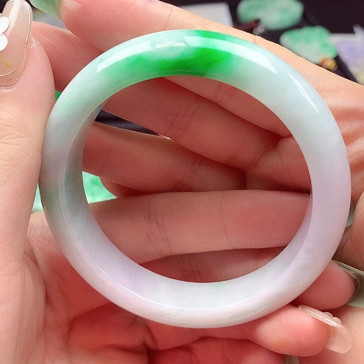 翡翠手镯未镶嵌翡翠