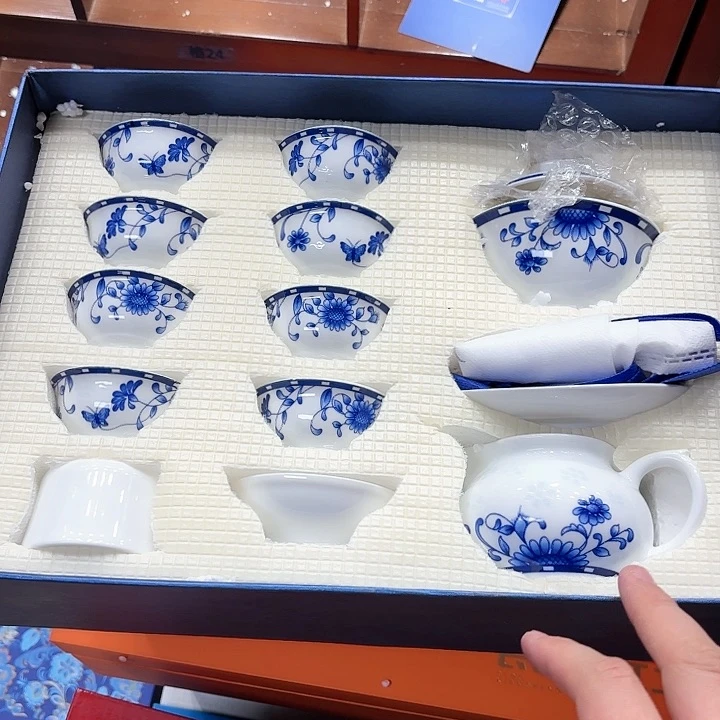 孤品茶具套装等。