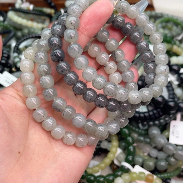 未镶嵌手链和田玉多样性发其一