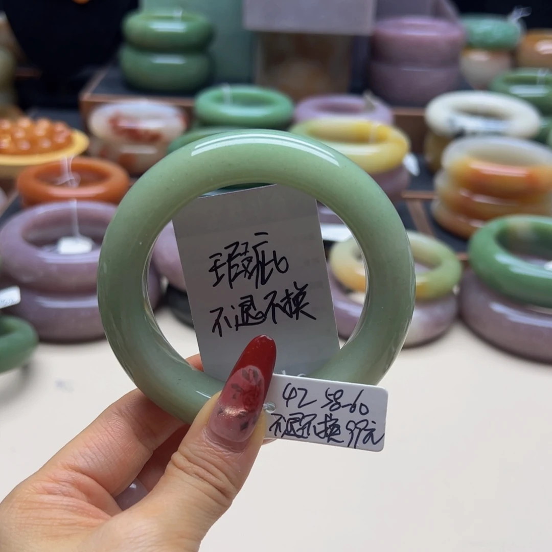 ****y石英岩玉未镶嵌手镯